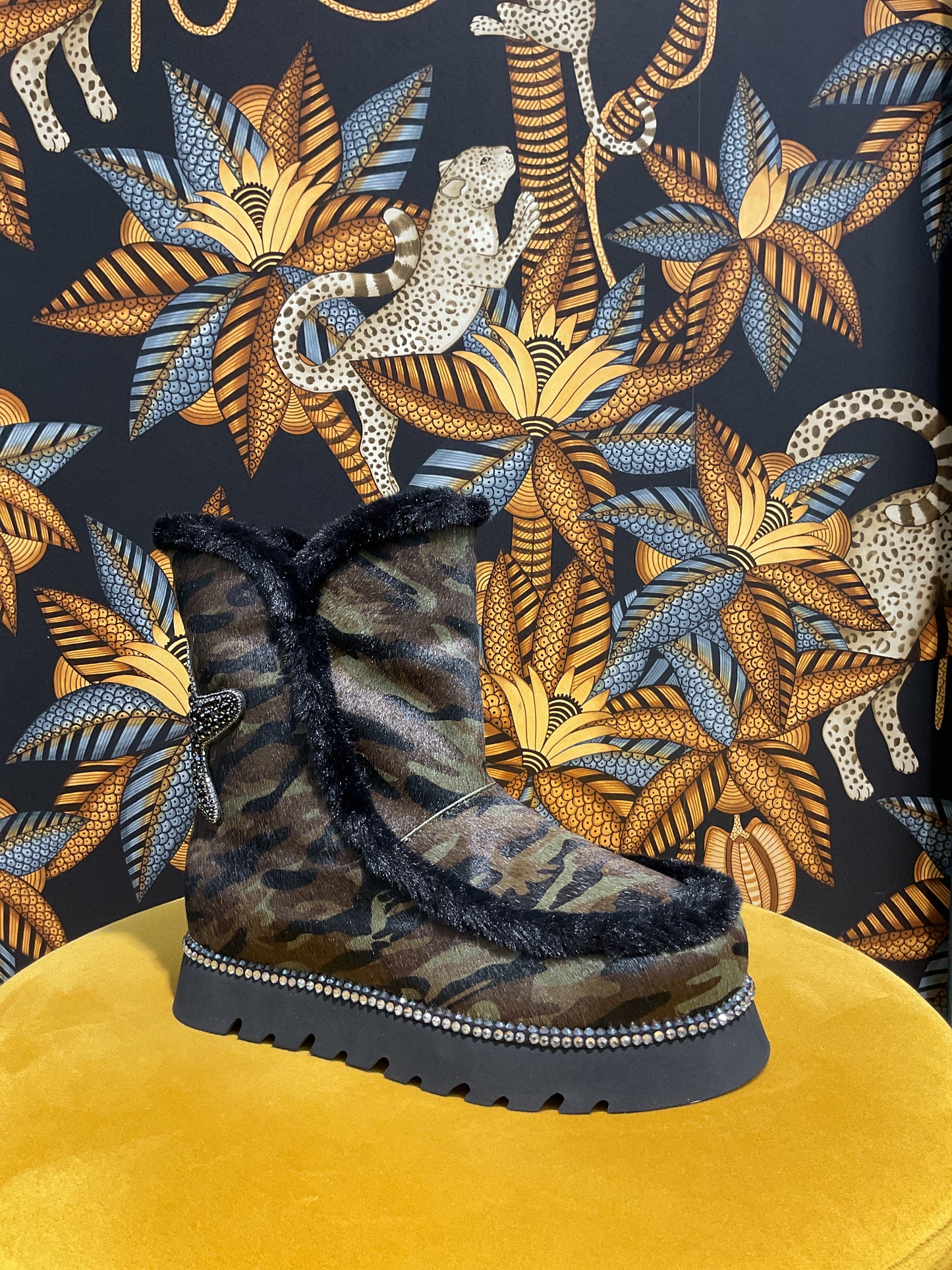 Snow boots