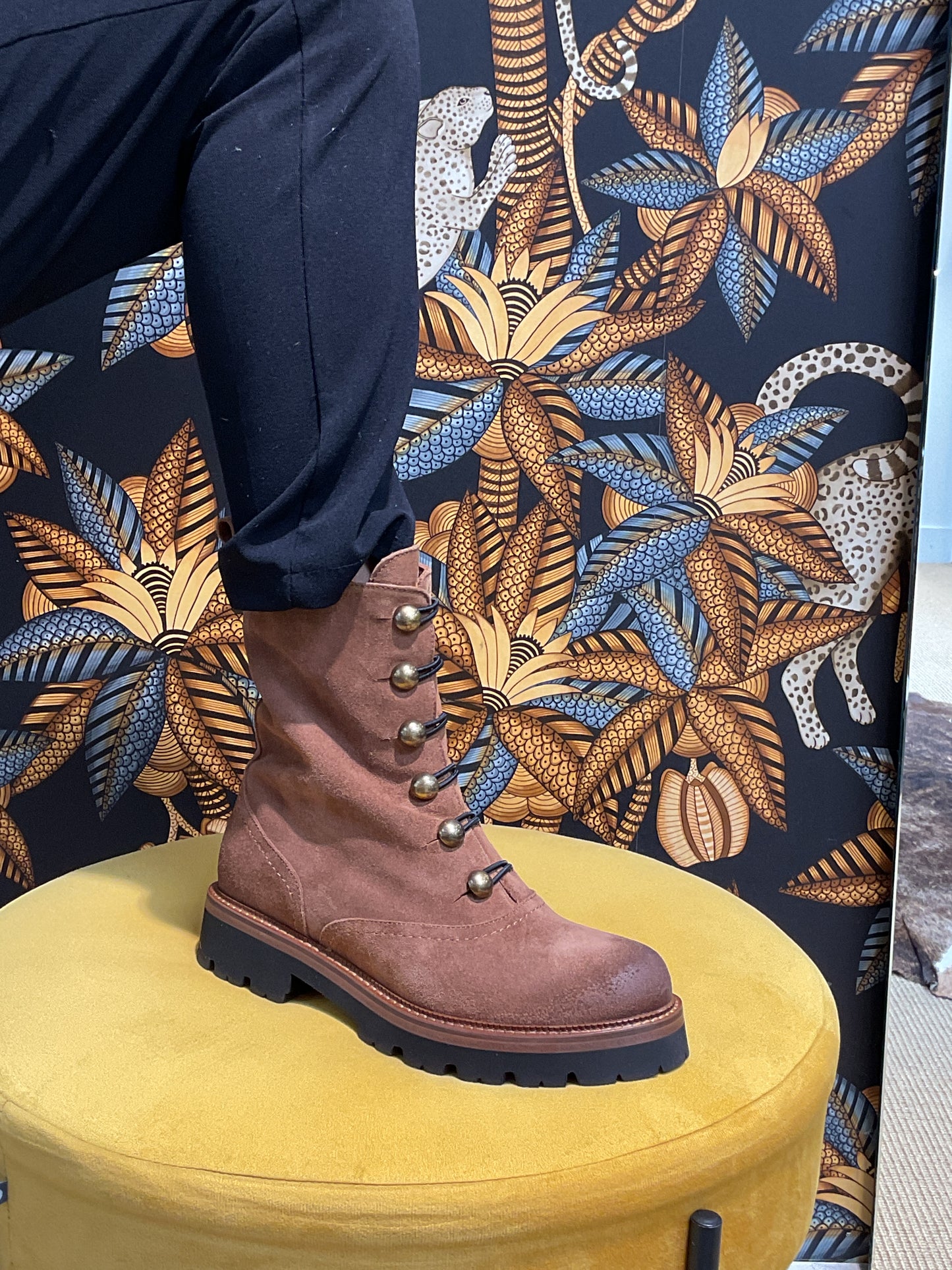 Bottines nubuck choco boutons