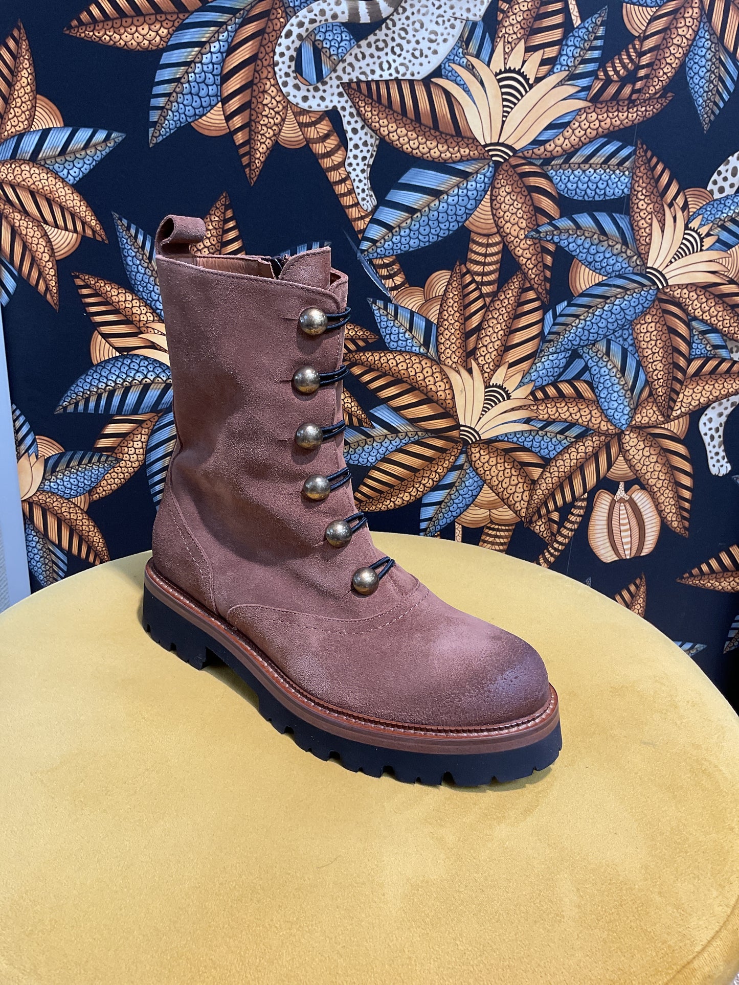 Bottines nubuck choco boutons