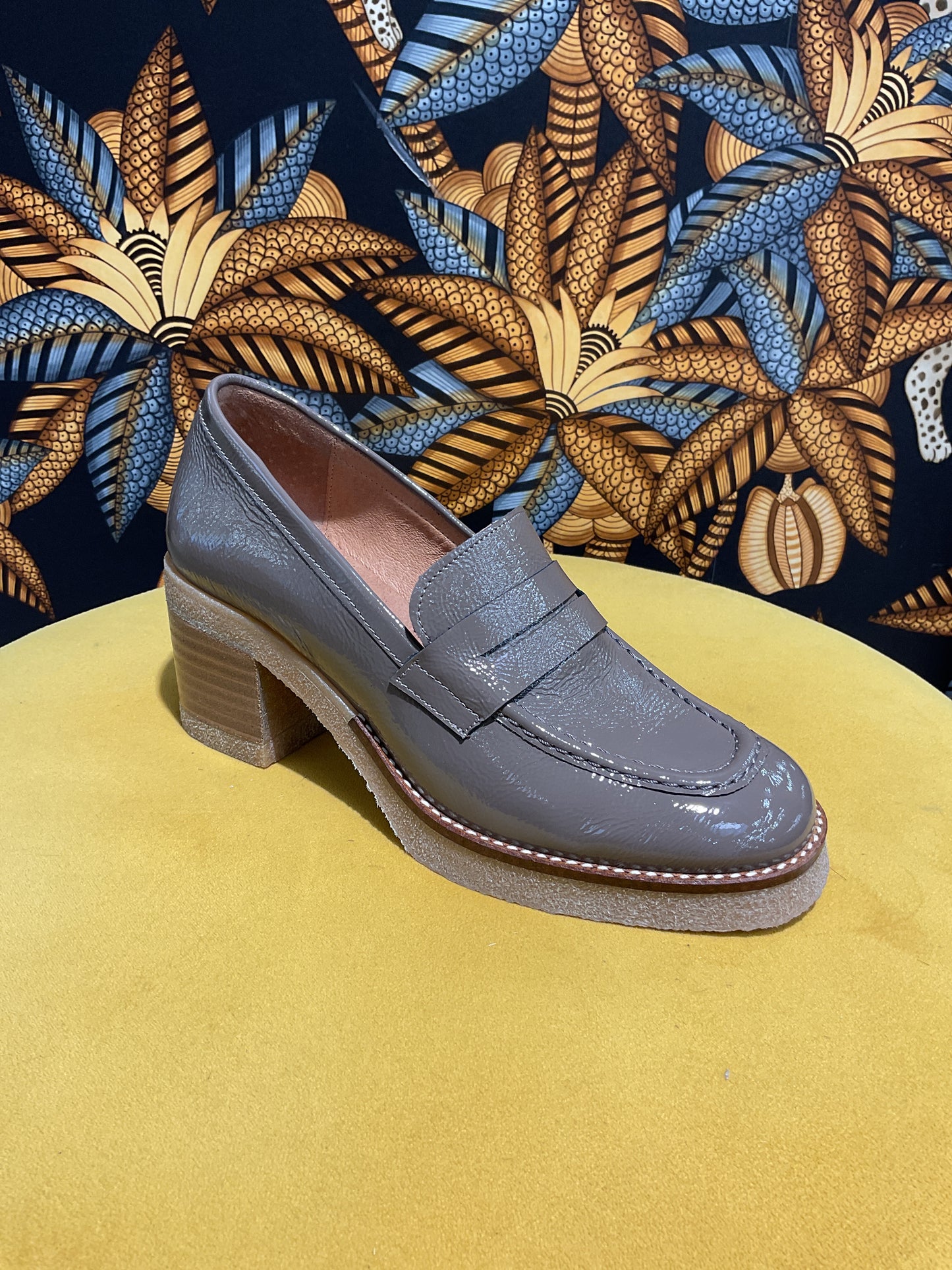 Mocassins vernis taupe