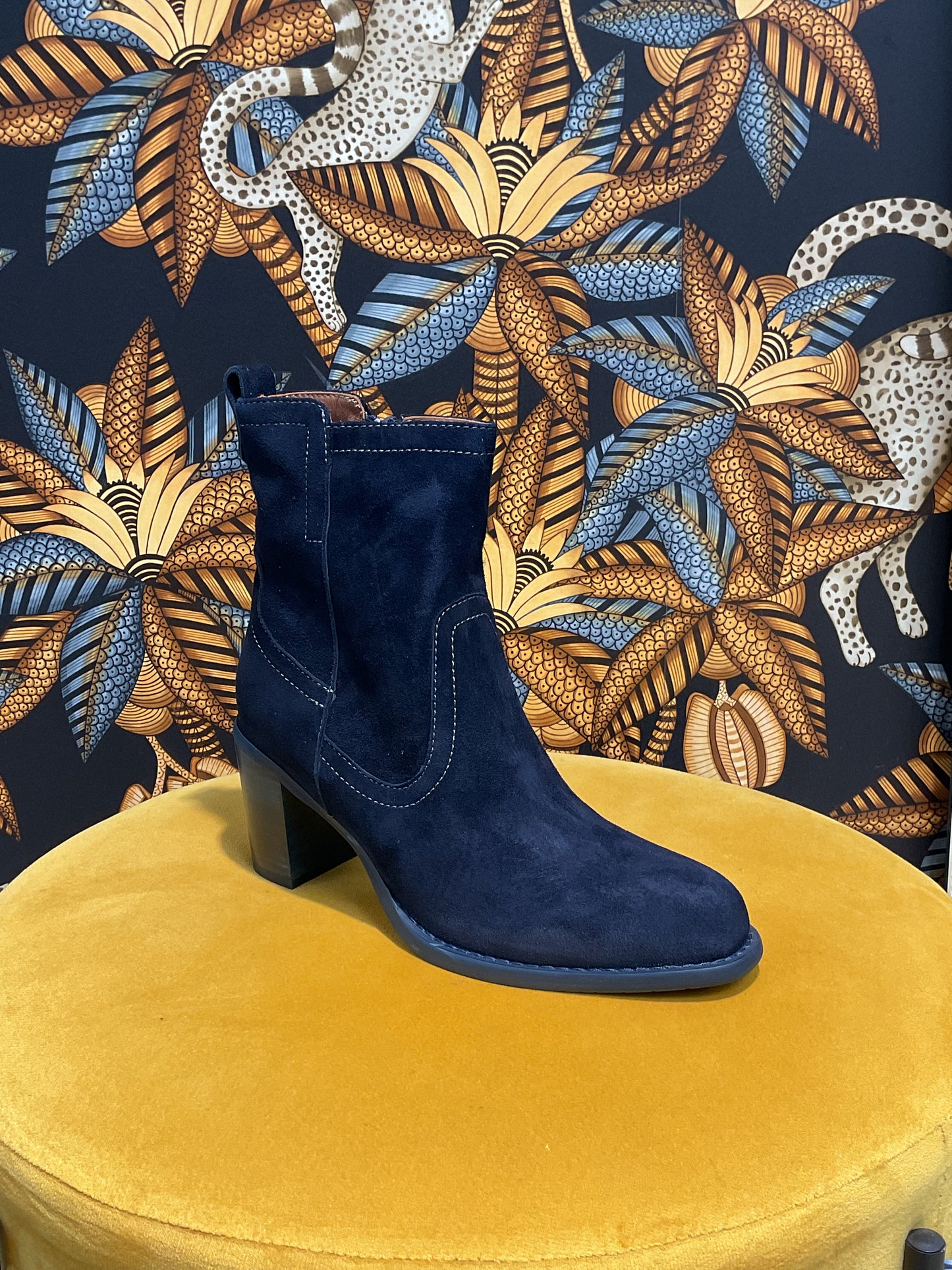 Camarguaise Nubuck